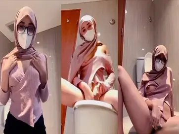 Bokep Camilla Hijabers Cantik Toge Colmek Full poster