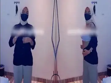 Video Live Cewek Manis HIjab Colmek Pakai Mainan Asyik poster